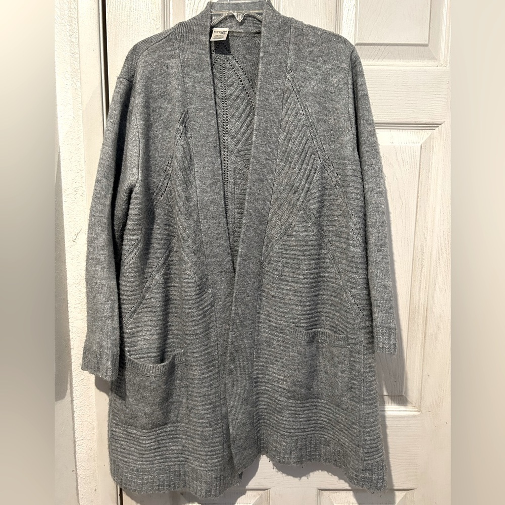 EUC Gray Cardigan With 2 Pockets and Ribbing on Front